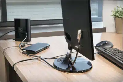 Kensington Cabndado de Seguridad para Computadora de Escritorio y Perifericos - Imagen 4