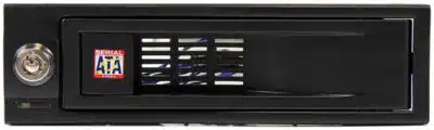 StarTech.com Rack Móvil de Aluminio de 5.25" para un Disco Duro HDD SATA de 3.5 Pulgadas sin Bandeja - Hot Swap - Imagen 3