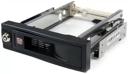 1128831-startech.com_ StarTech.com Rack Móvil de Aluminio de 5.25" para un Disco Duro HDD SATA de 3.5 Pulgadas sin Bandeja - Hot Swap - Imagen 1