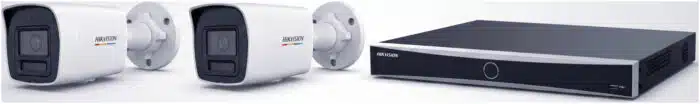 [ KIT ACUSEEK 2 CAM + 1 NVR ] / NVR 12 Megapixel / 8 Canales IP / 8 Puertos PoE / Cámara 4 MP / Tipo Bullet / Luz Dual 30 mts IR + 30 mts Luz blanca / Microfono Integrado / Exterior IP67 / WDR