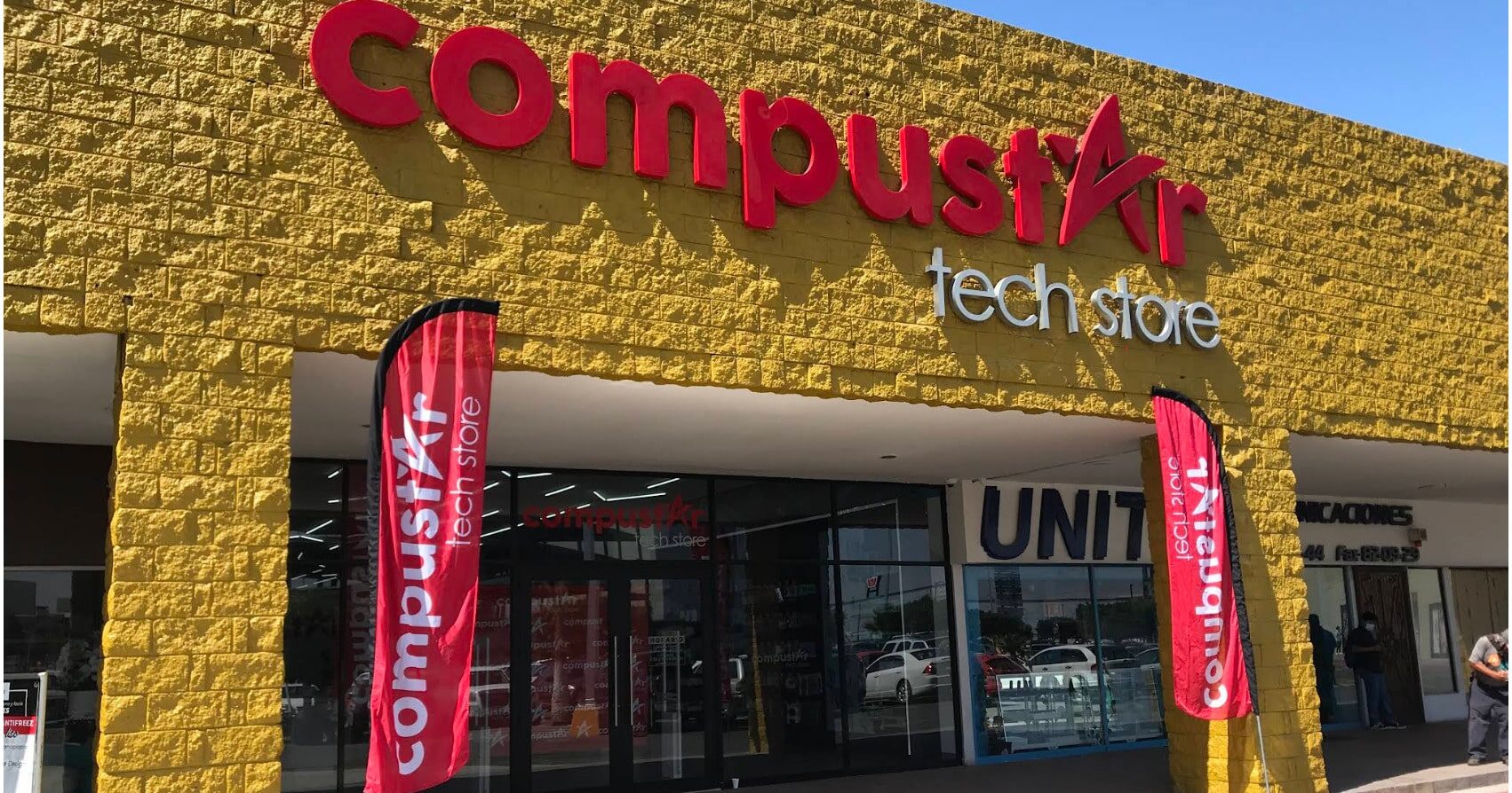 Fachada exterior de Compustar Tech Store en Tijuana