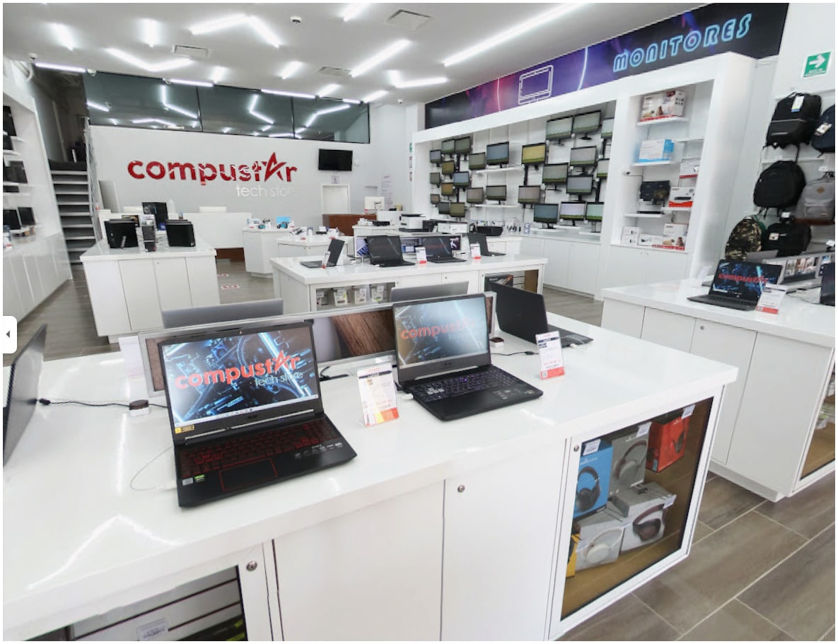 Interior Compustar Tech Store — zona laptops y monitores